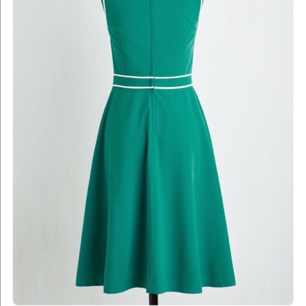 Modcloth "Roving Reporter" Dress in Green - Picture 4 of 4